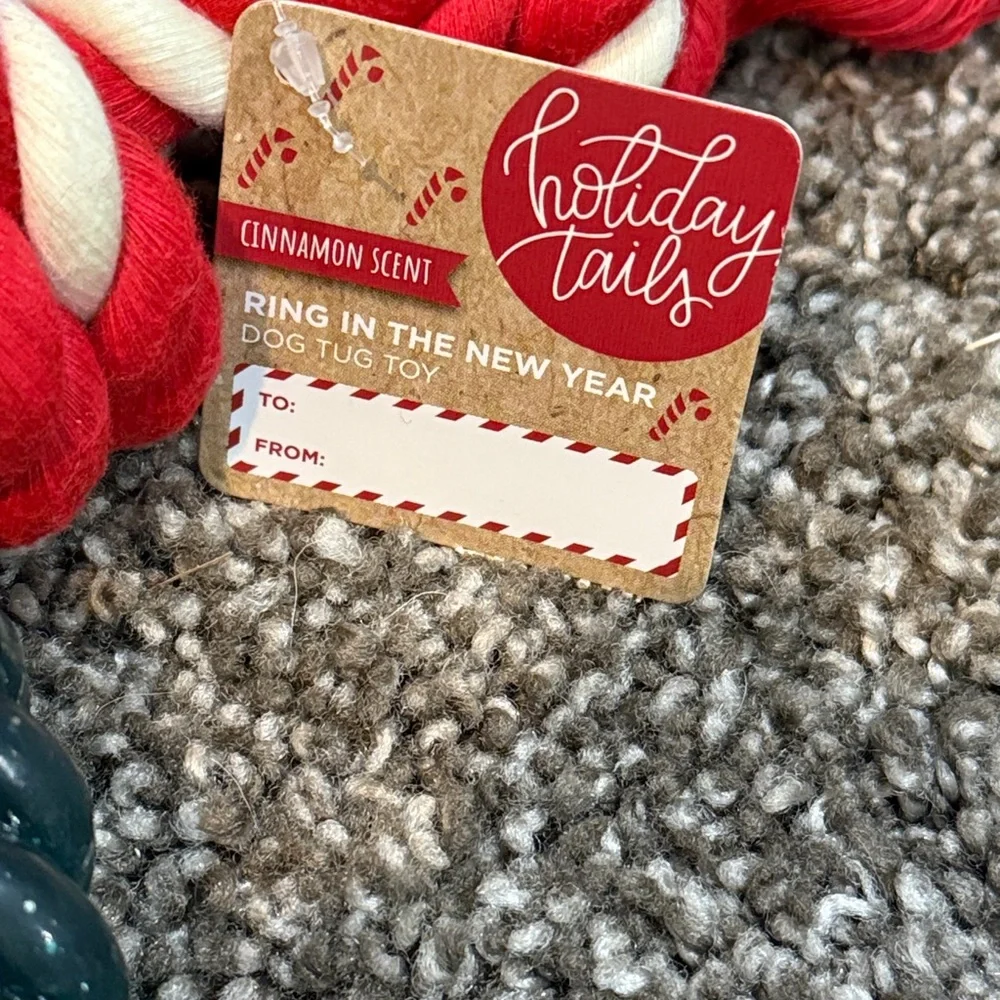 NEW. Holiday Tails Christmas Red and White Rope Dog Toy, with green Ring. 🐕 🎄